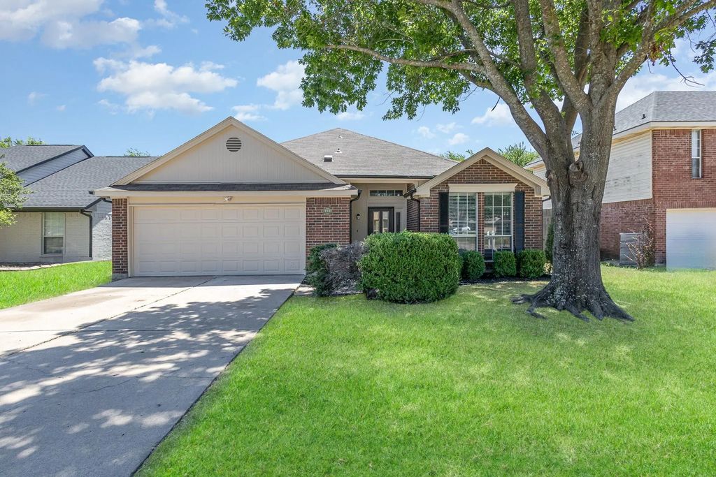 104 Woodcreek Drive, Rockwall