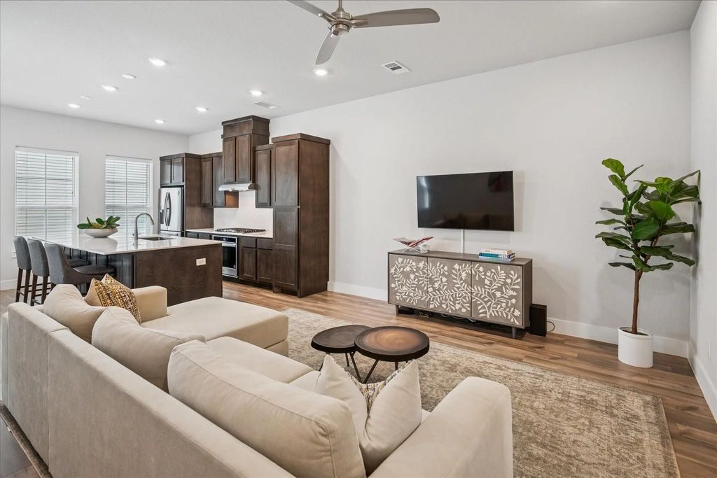 1020 Cavour Place, Dallas