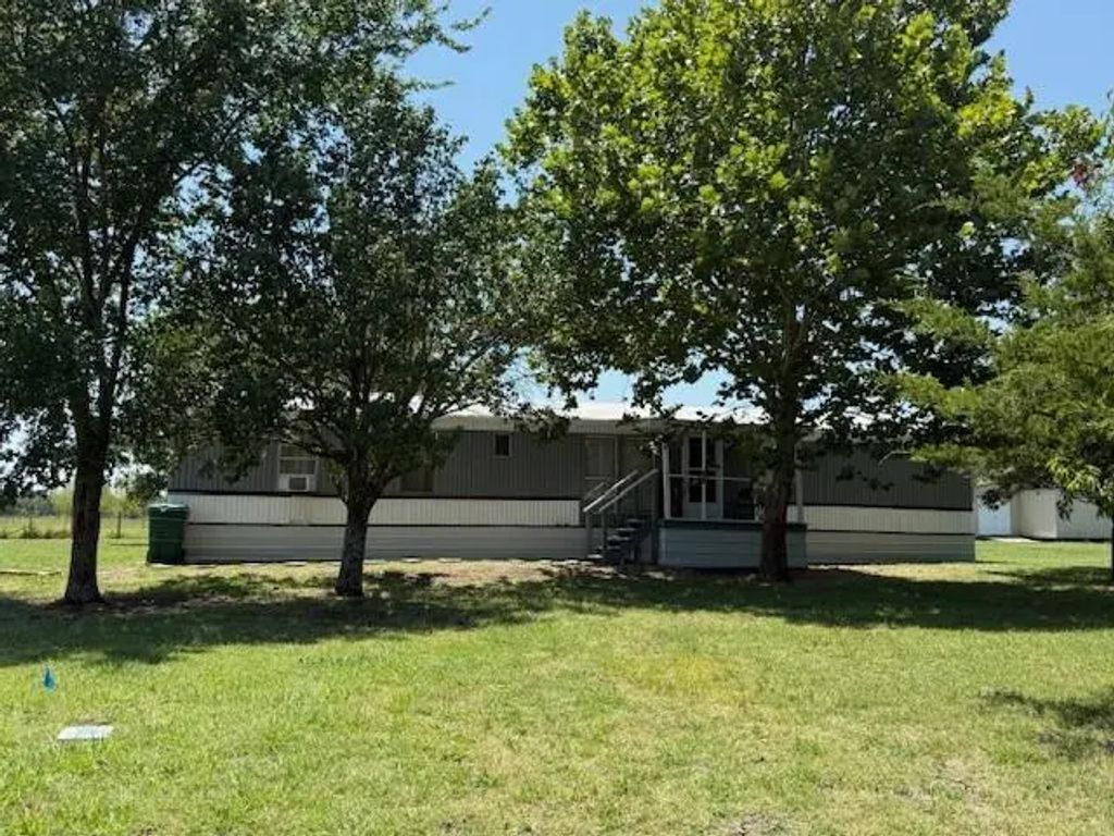78 County Road 22820, Paris