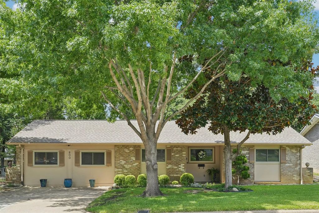 800 Shelmar Drive, Euless