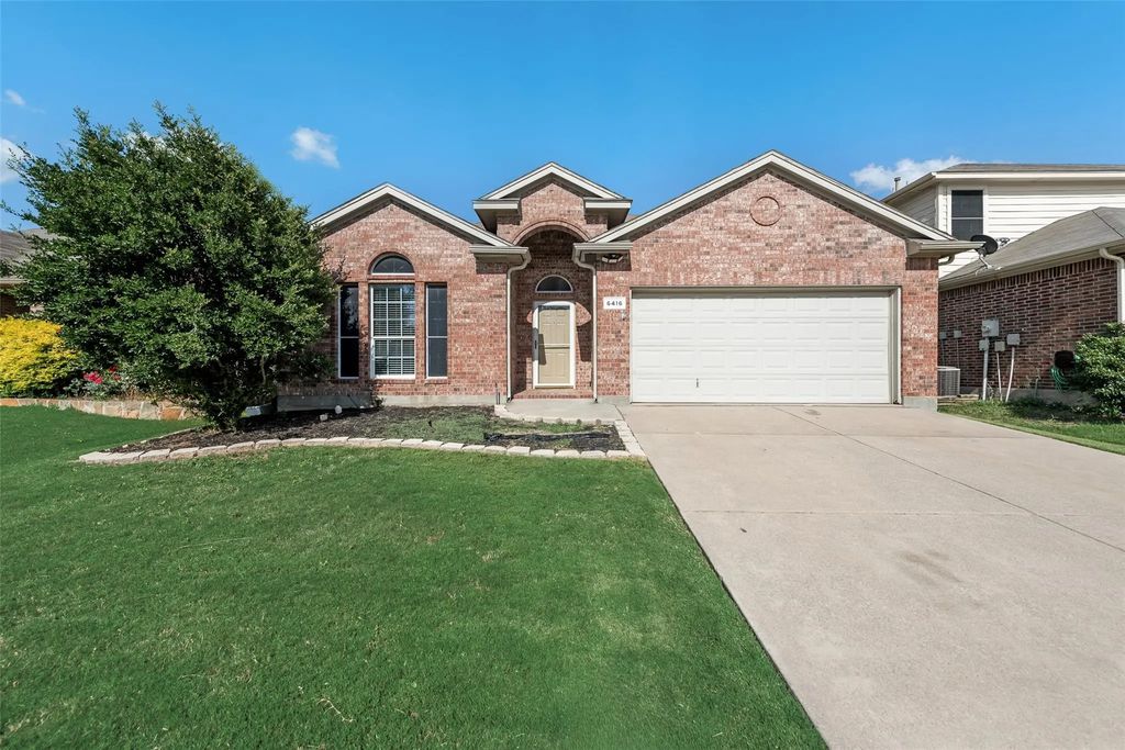 6416 Alexandra Meadows Drive, Fort Worth