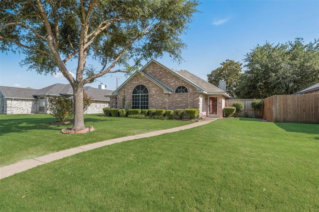 1212 Old Knoll Drive, Wylie