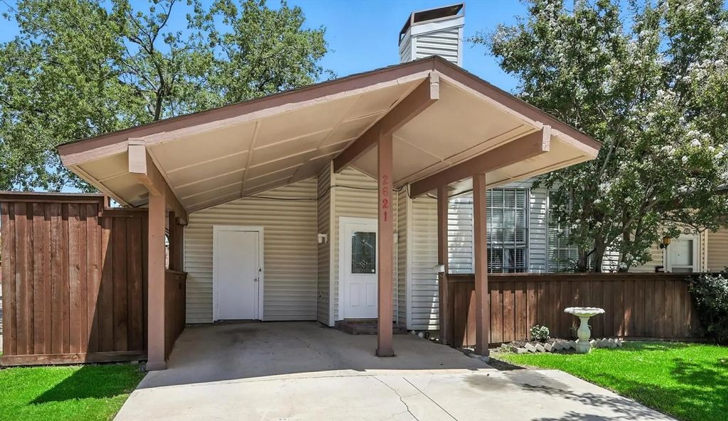 2621 Via Cordova, Carrollton