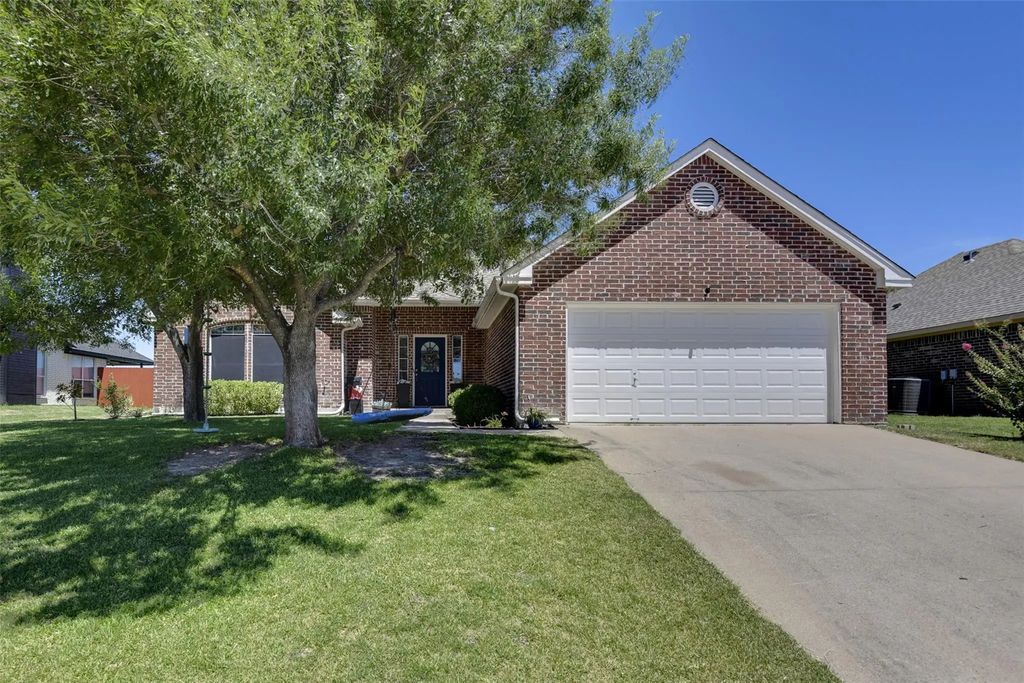 119 Chambers Creek Circle, Maypearl