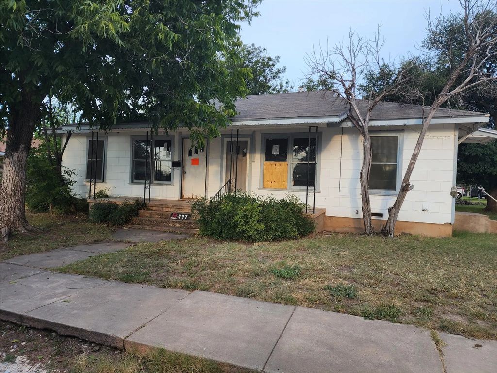 407 Largent Avenue, Ballinger