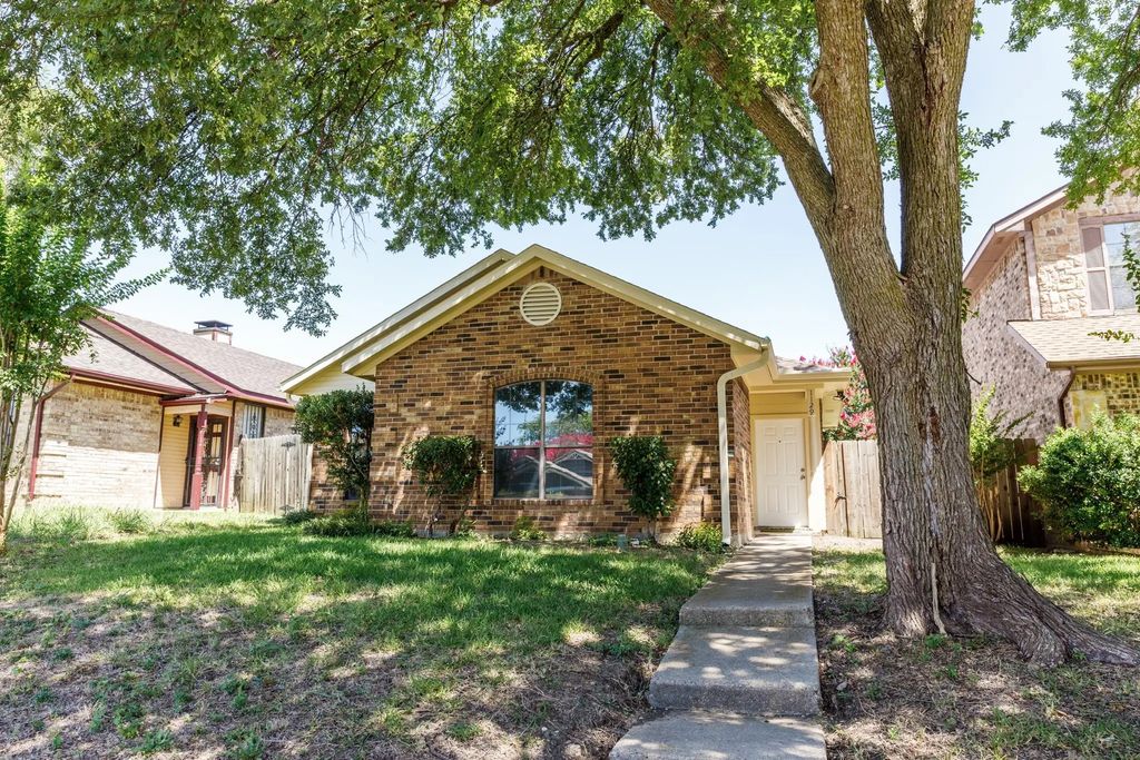 1129 Sandalwood Lane, DeSoto