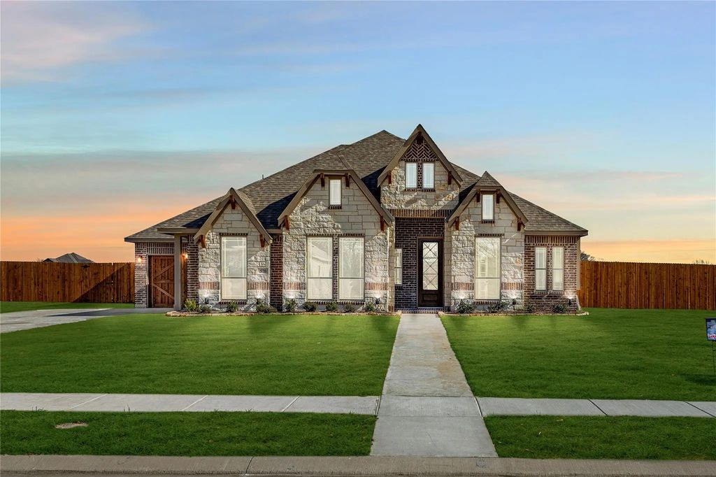 570 Crystal Lake Lane, Red Oak