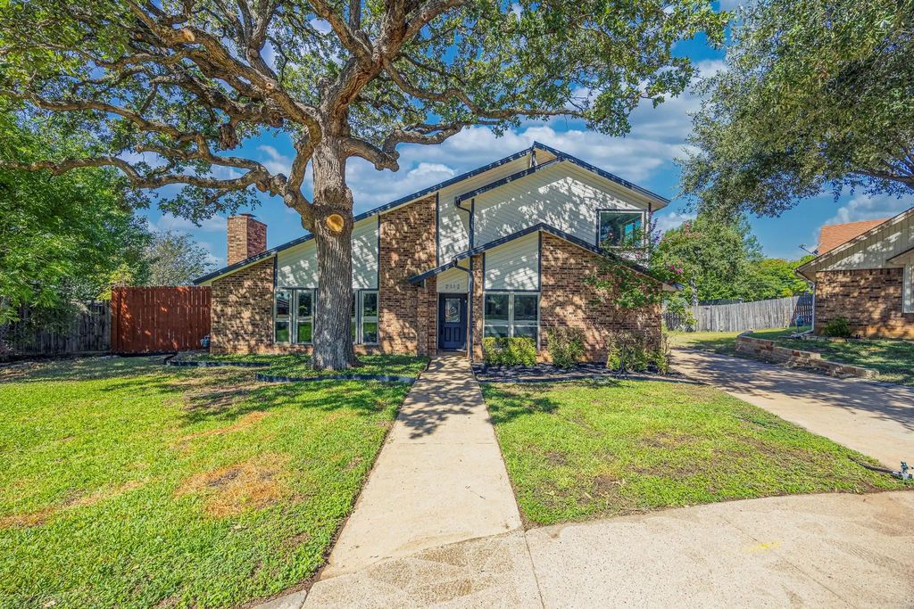 2112 Oakmeadow Place, Bedford