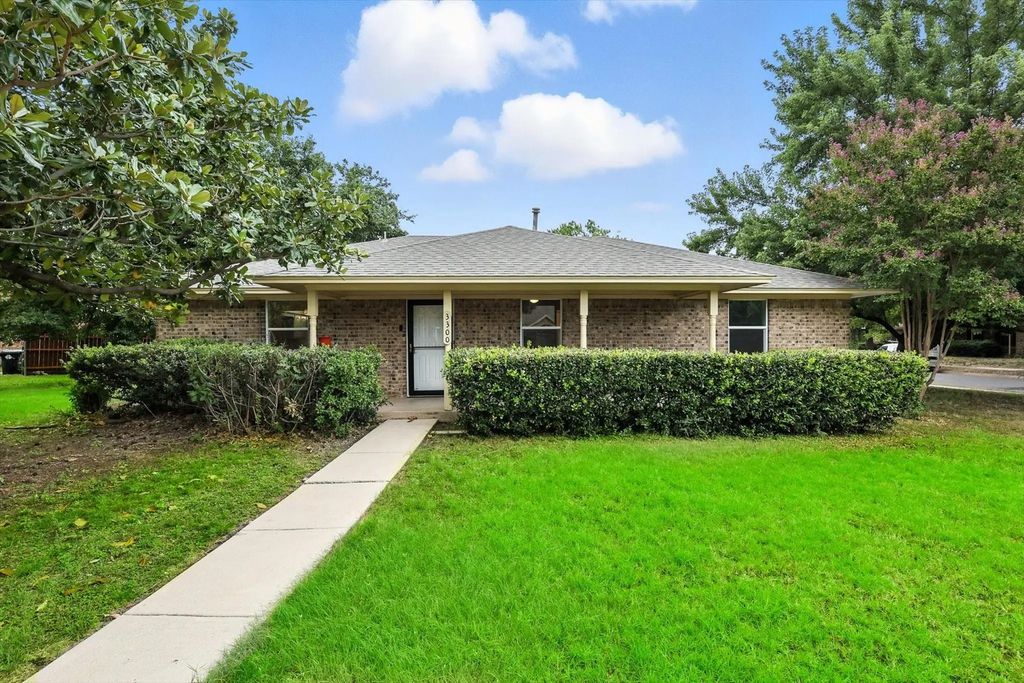 3300 Dunes Street, Denton