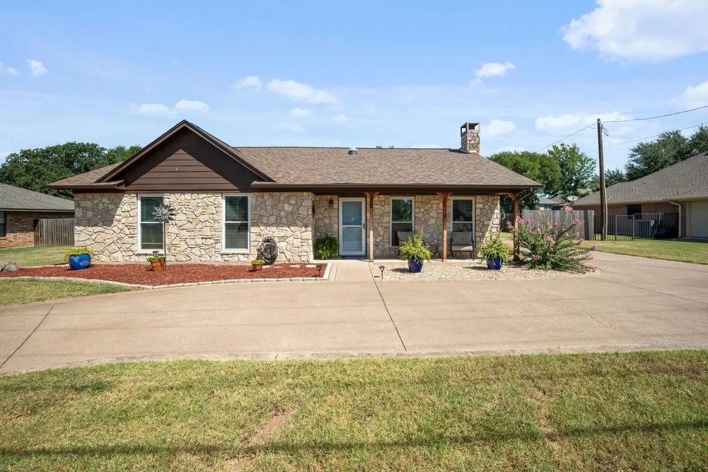 6420 Circo Drive, Granbury