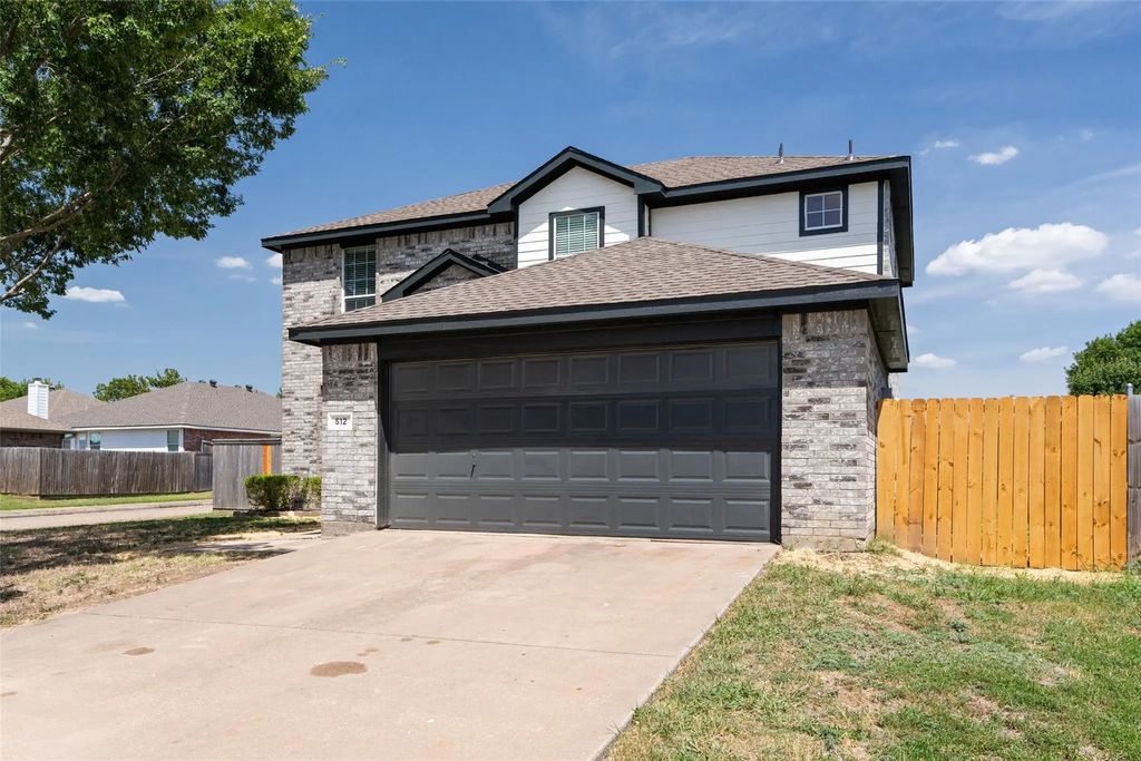 512 Waterford Street, Farmersville