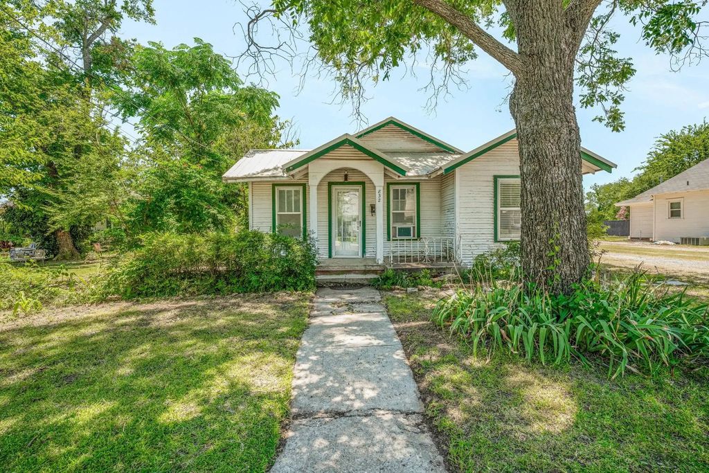 832 W Long Street, Stephenville