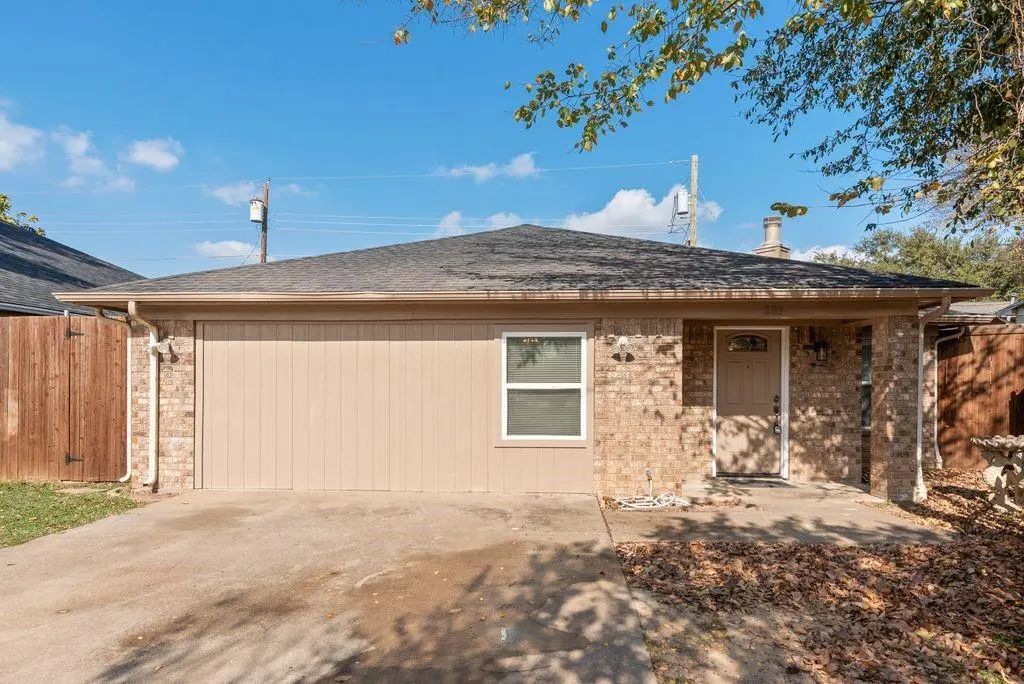 209 Alexander Court, Irving
