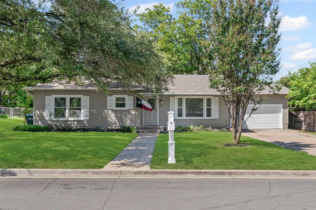 2206 Trinity Drive, Waco