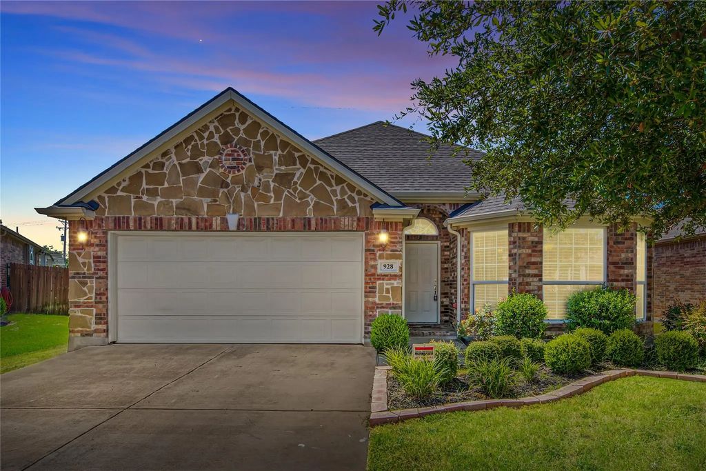 928 Wellington Drive, Lewisville