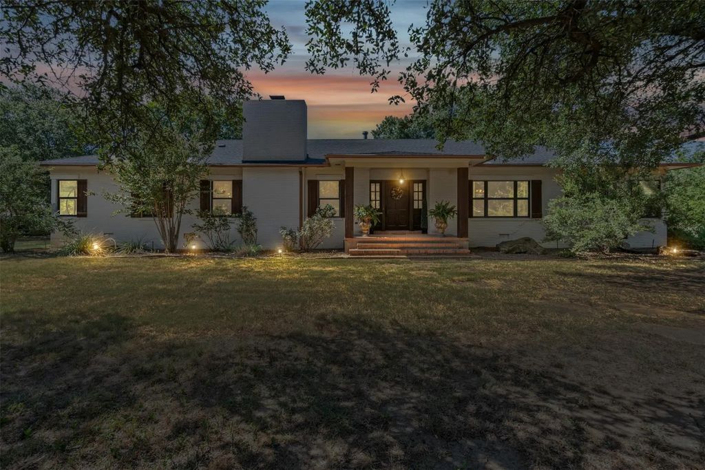 321 W Live Oak Street, Jacksboro