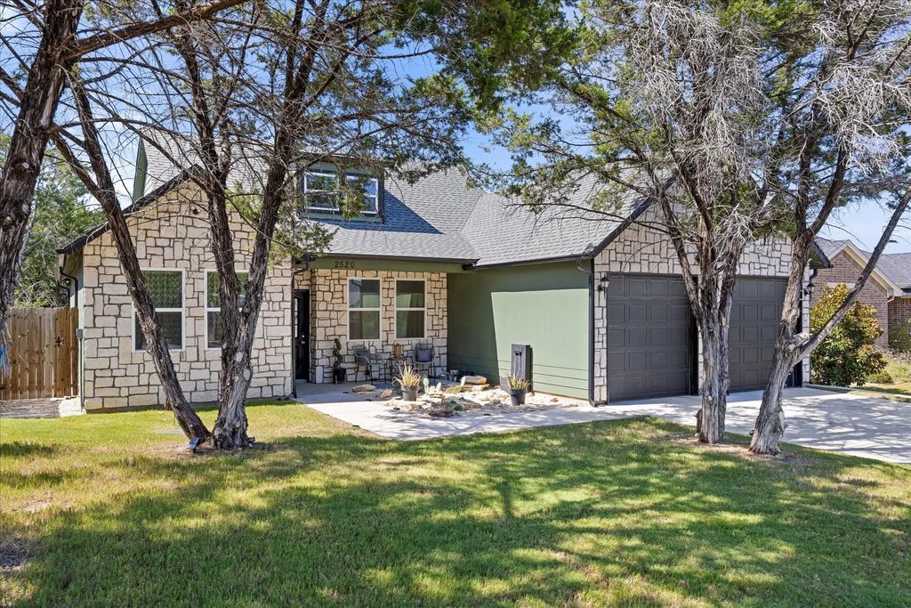 2520 Creek Drive, Granbury