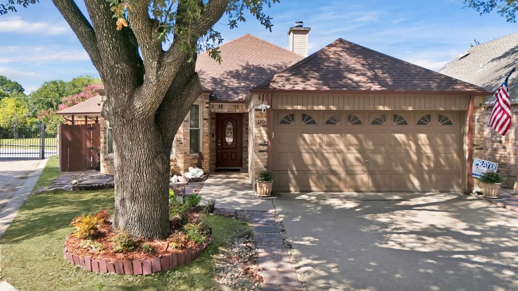 320 Fairhavens Drive, Grand Prairie
