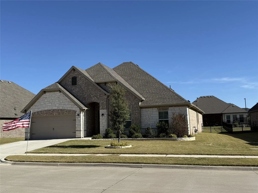 1082 Mickelson Drive, Granbury