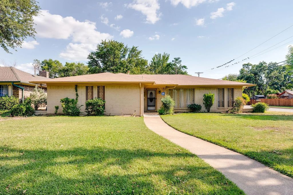 200 E Scotland Drive, Irving