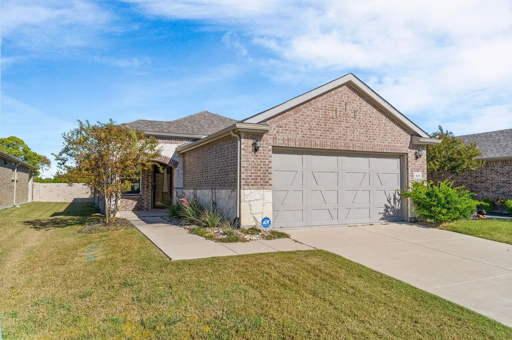 825 Hidden Eddy Drive, McKinney