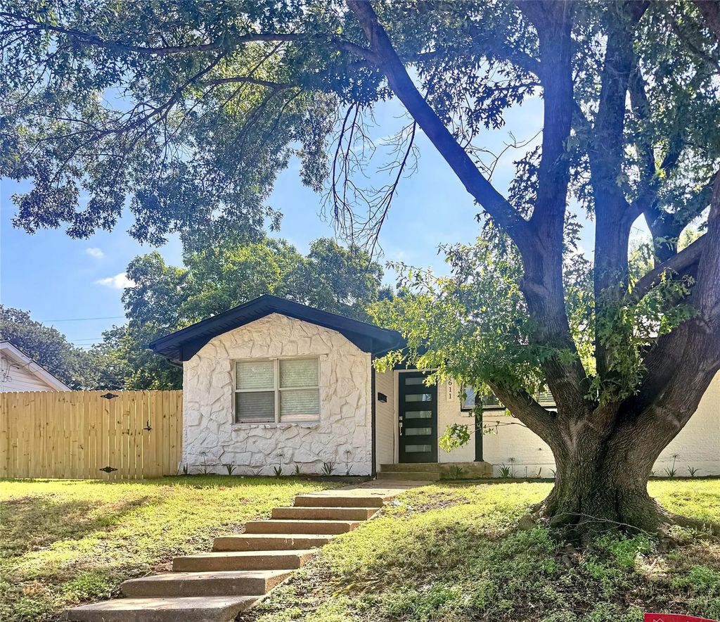 611 Cannon Drive, Euless