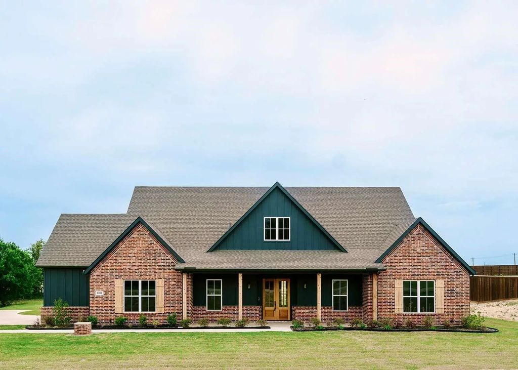 1008 Twin Creeks Drive, Weatherford