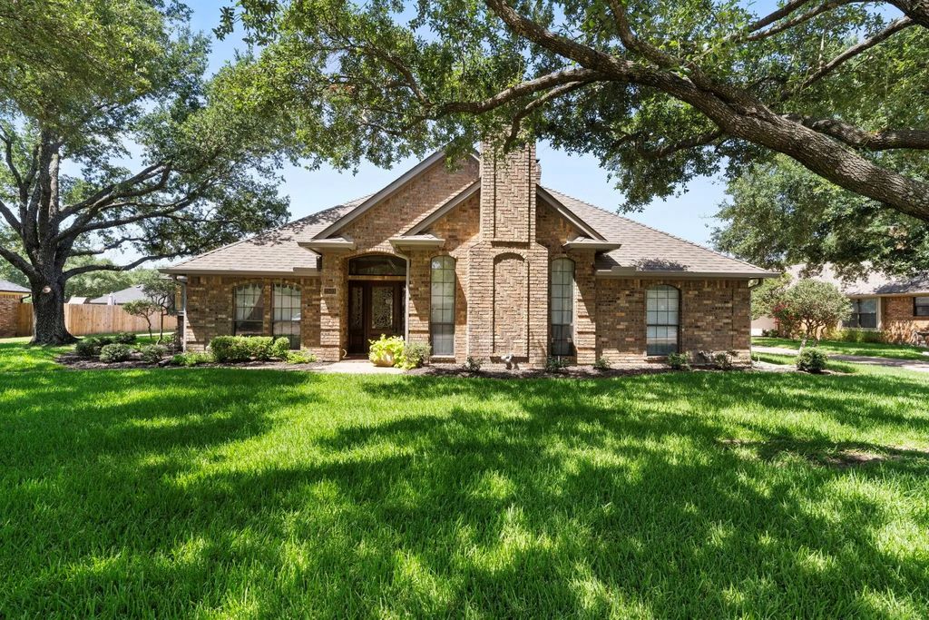 2503 Saint Andrews Drive, Ennis