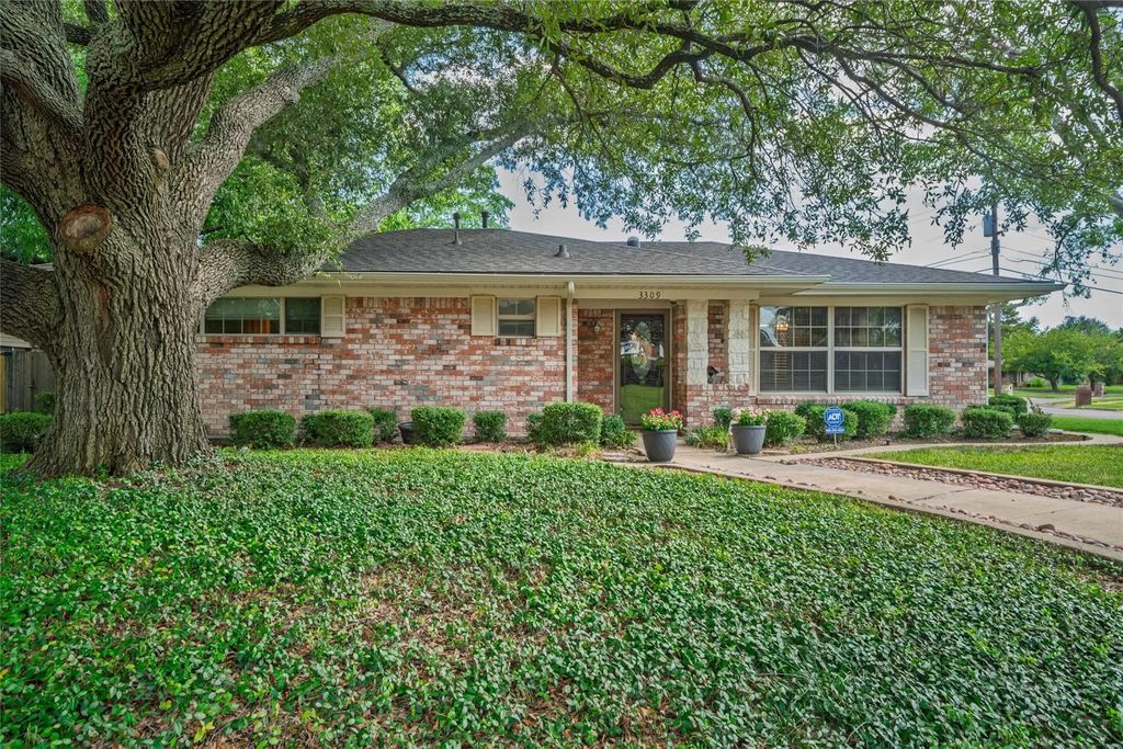 3309 Canton Street, Greenville