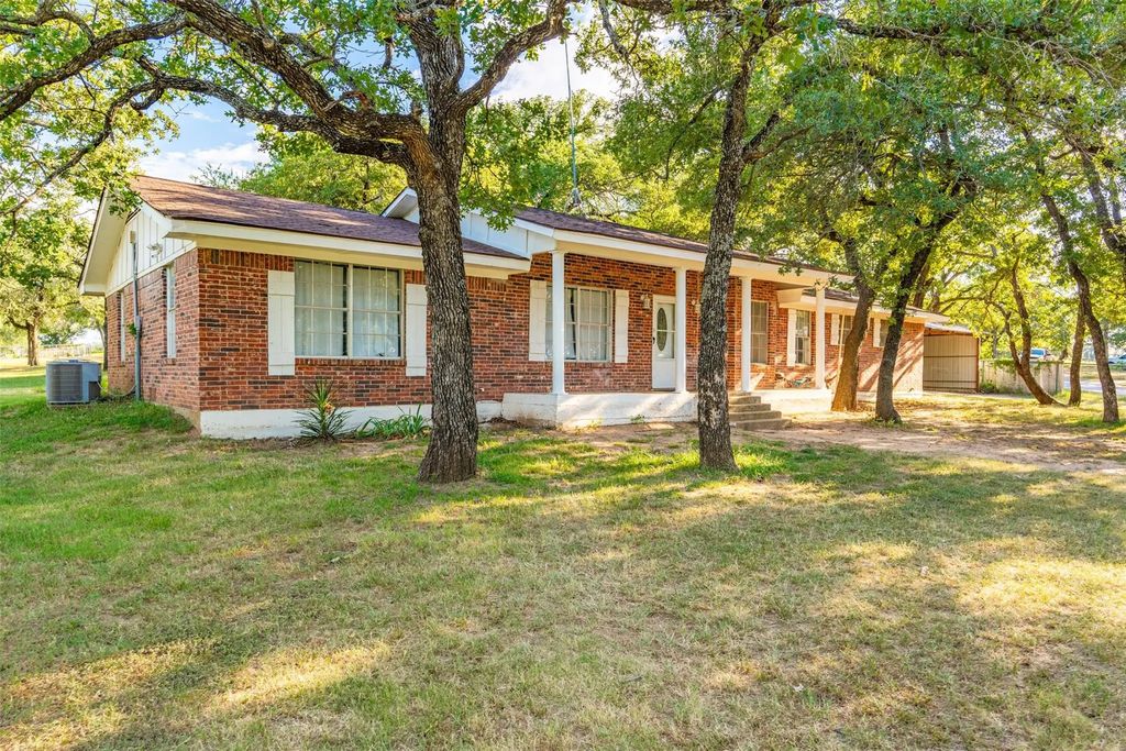 3167 Farm To Market 2048, Boyd