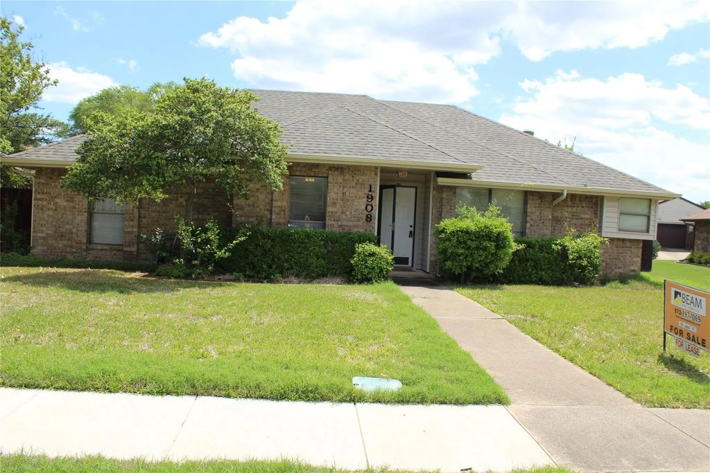 1908 Espinosa Drive, Carrollton