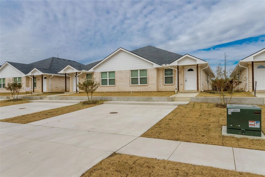 1010 Biloxi Drive, Ennis