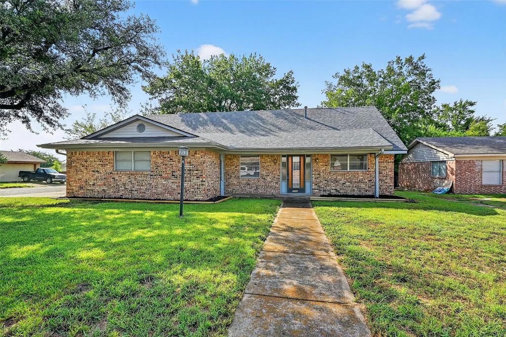 1101 Patricia Drive, Sherman