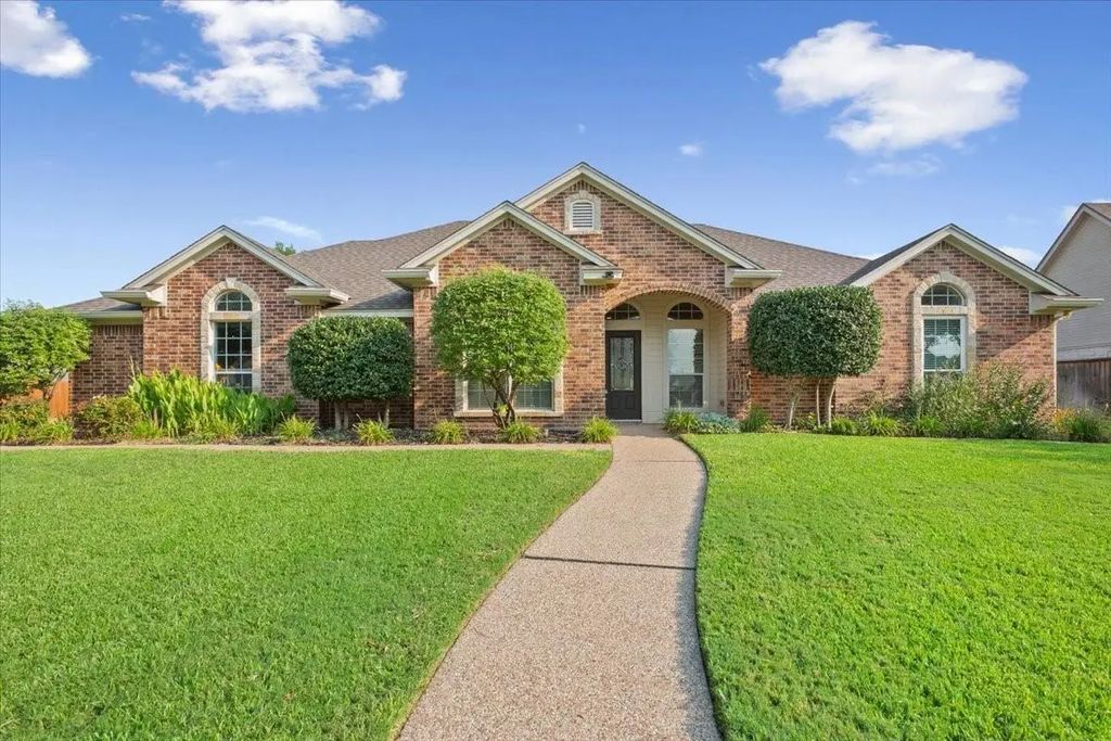 203 Silver Spur Trail, Waco