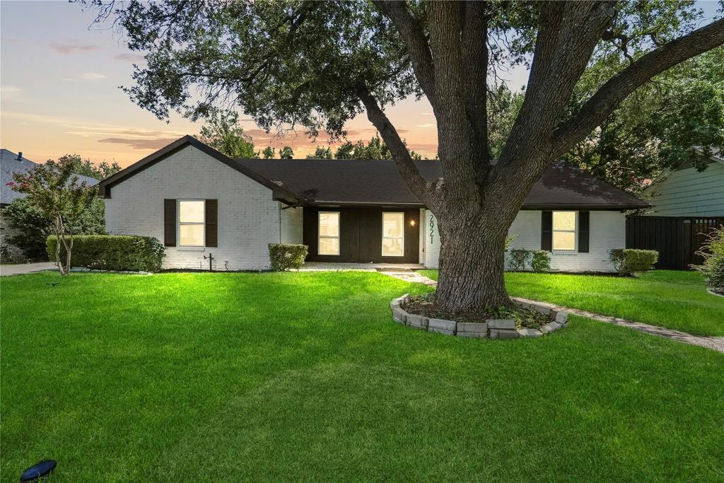 2921 Deep Valley Trail, Plano