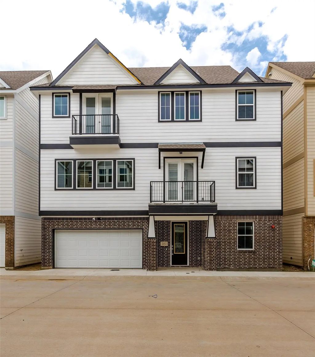 202 S Village Way, Lewisville