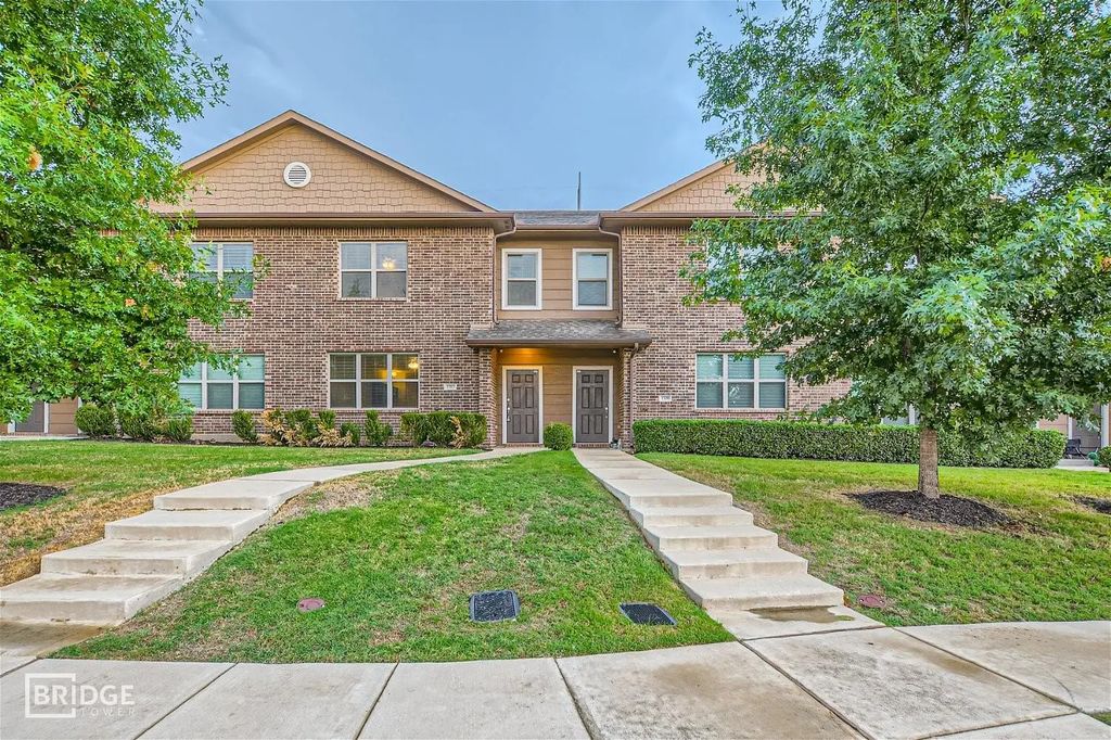 1308 Lake Crest Lane, Lewisville