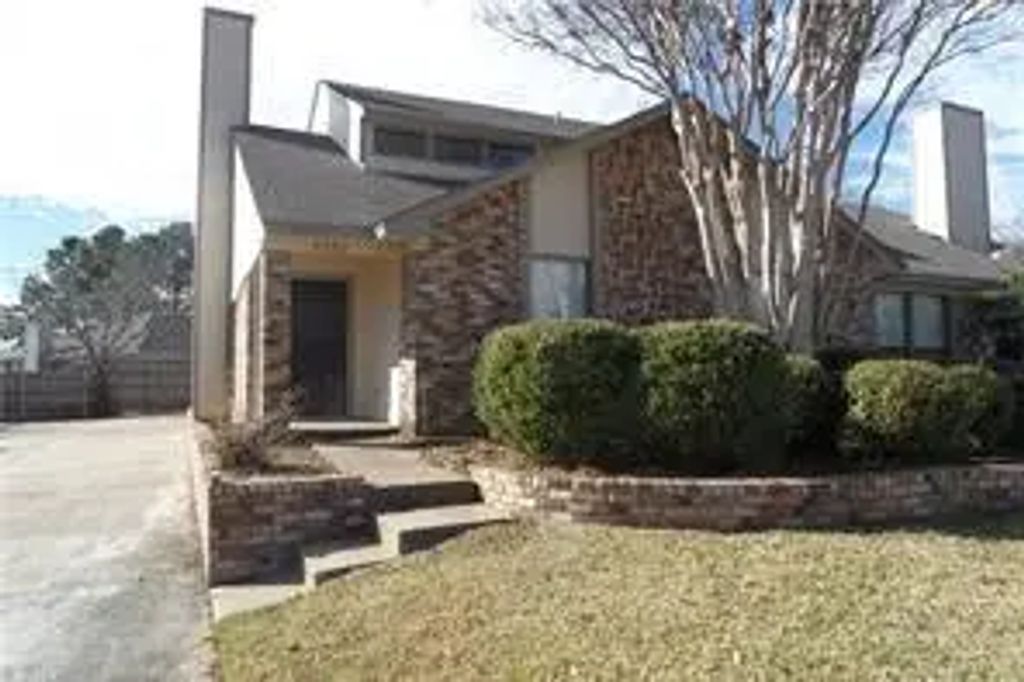 5204 Yucca Drive, Arlington