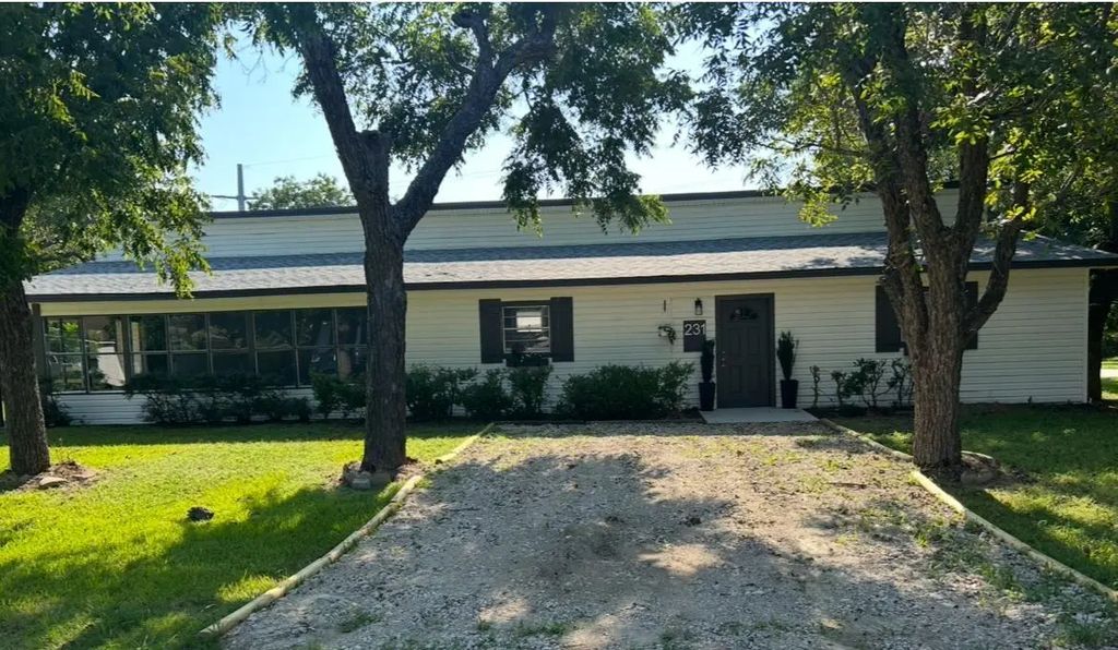 231 S 2nd Street, Wills Point
