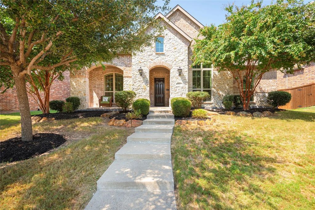 880 Clear Water Drive, Allen