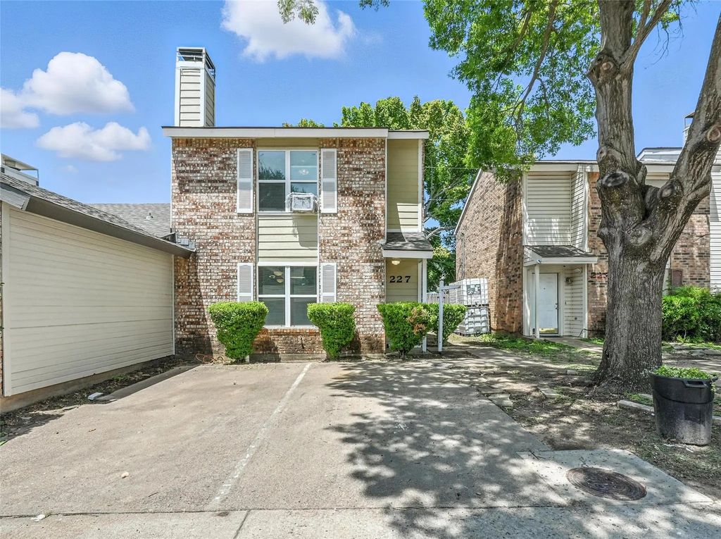 227 Country Bend Drive, Duncanville