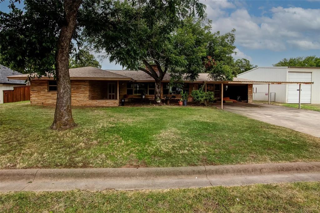 825 Vickie Drive, Azle