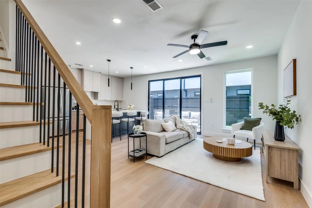 7305 Flyers Way, Dallas