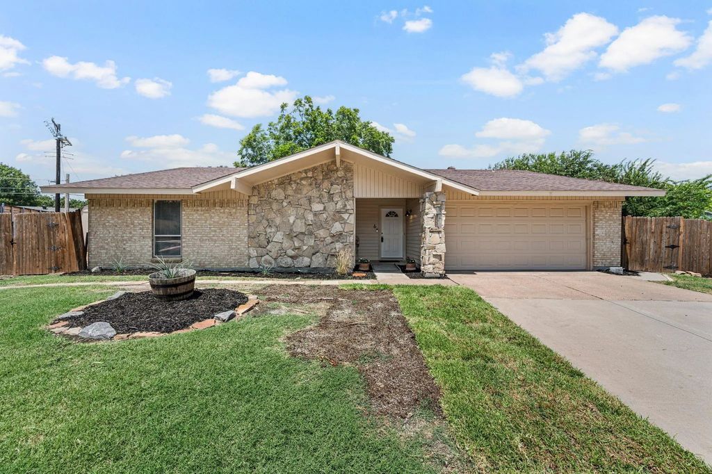 6 Westport Place, Plano