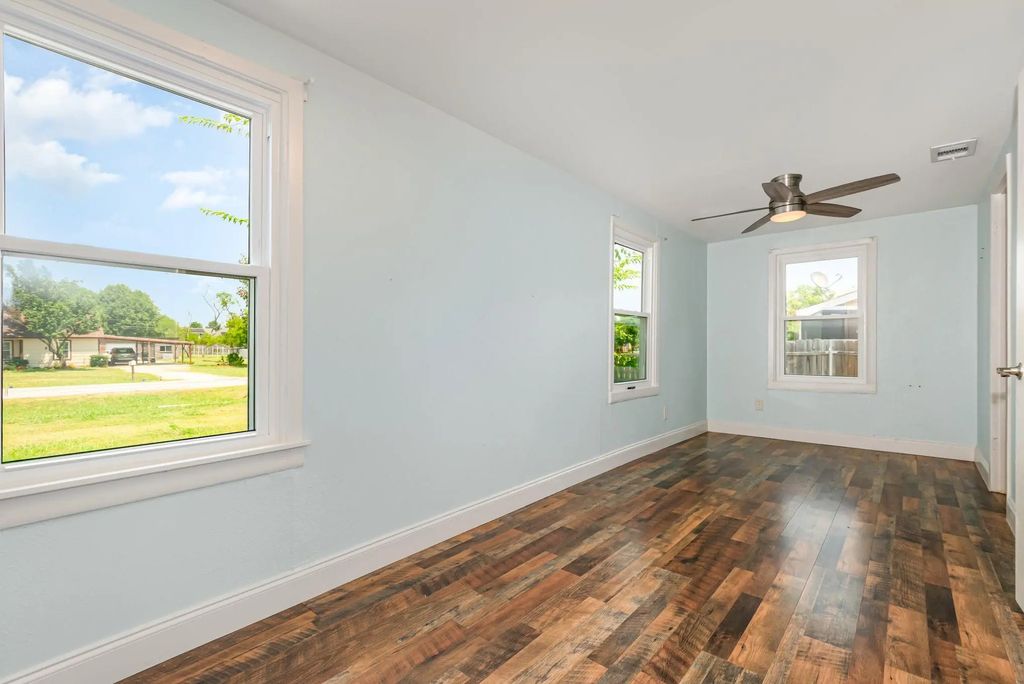 623 Concho Drive, Oak Point