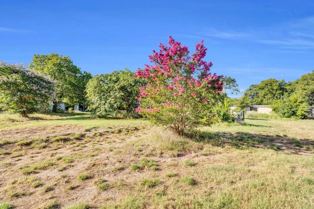 957 El Camino, Waxahachie