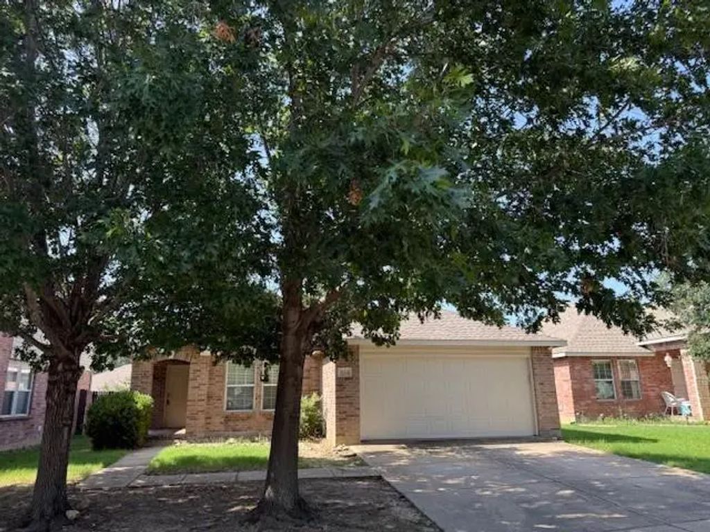 1744 Thorntree Lane, Fort Worth