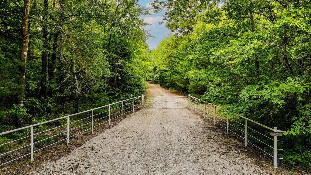 327 County Road 2275, Mineola