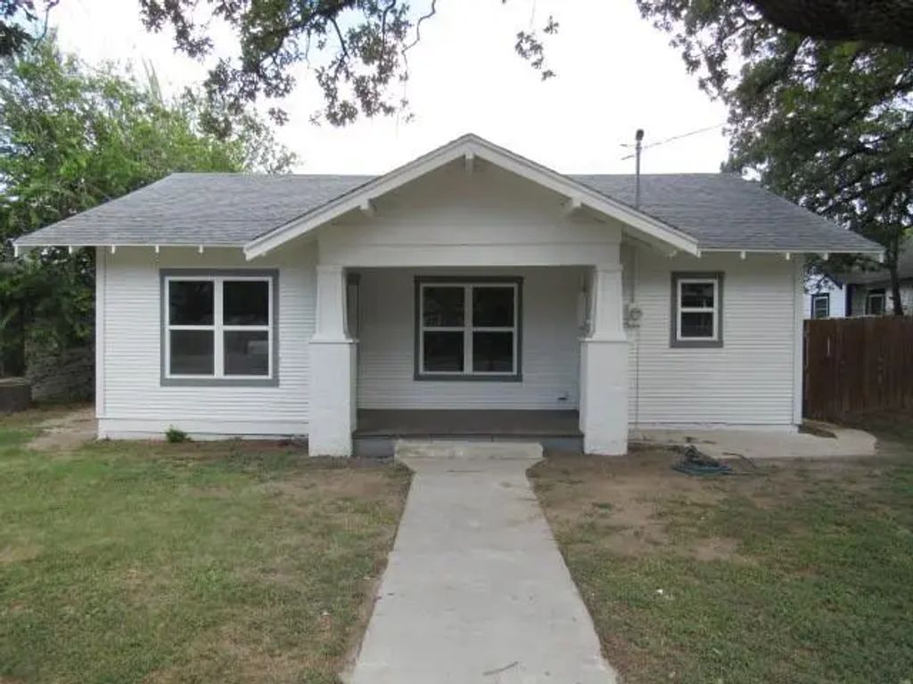 2204 Avenue E, Brownwood