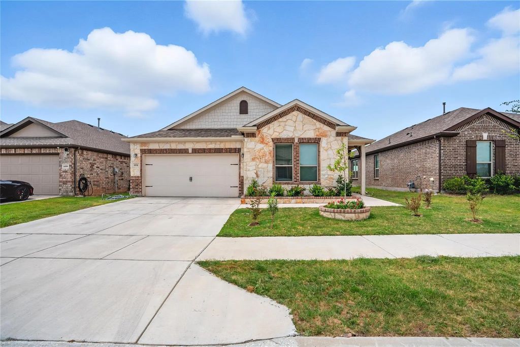 604 Bronze Forest Drive, Fort Worth